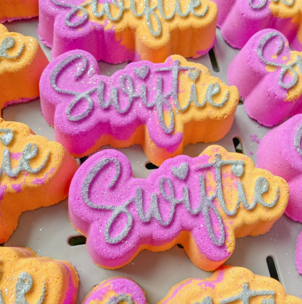 swiftie bath bomb